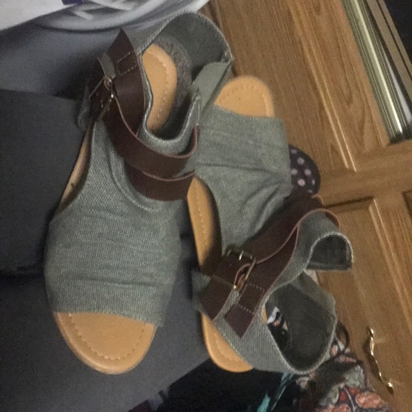 Worn once soda sandals 8.5 - Picture 3 of 3